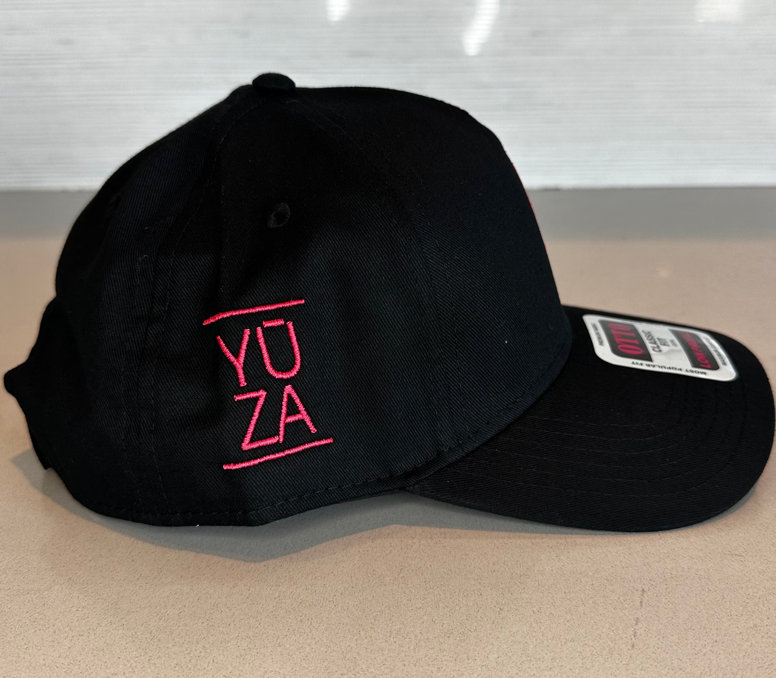 YUZA Black Cap **4 YUZA SUPERSTICKS INCLUDED**